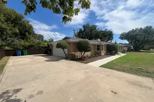 16 Cliffside Dr, Edgecliff Village, TX 76134 - Photo 4