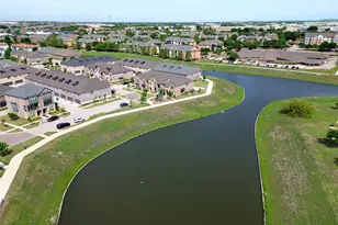 695 Vista Del Lago Dr, Lewisville, TX 75067 - Photo 4