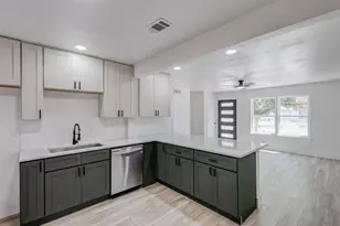 1011 E Alan Ave, Carrollton, TX 75006 - Photo 8