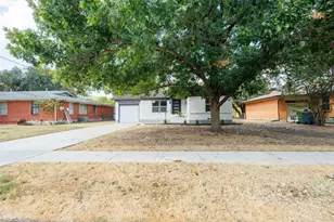 1011 E Alan Ave, Carrollton, TX 75006 - Photo 2