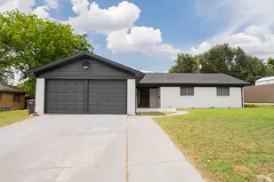 228 Hallbrook Dr, Fort Worth, TX 76134 - Photo 2