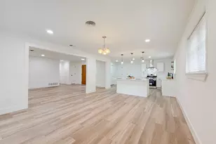 228 Hallbrook Dr, Fort Worth, TX 76134 - Photo 6