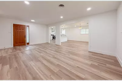 228 Hallbrook Drive, Fort Worth, TX 76134 - Photo 12