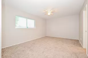 4906 Stagecoach Ln, Garland, TX 75043 - Photo 10