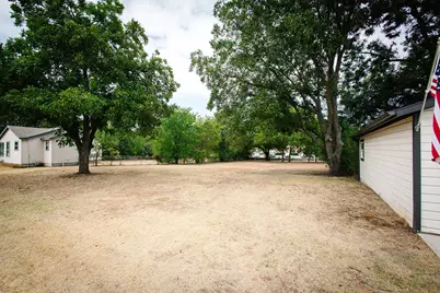 104 S Hawthorne Street, Granbury, TX 76048 - Photo 26