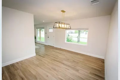104 S Hawthorne Street, Granbury, TX 76048 - Photo 2