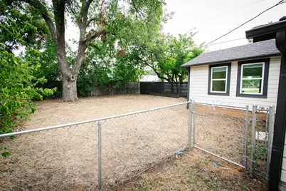 104 S Hawthorne Street, Granbury, TX 76048 - Photo 30
