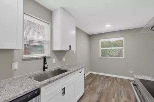 926 SE 3rd St, Grand Prairie, TX 75051 - Photo 6