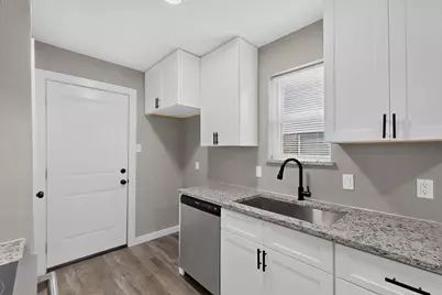 926 SE 3rd Street, Grand Prairie, TX 75051 - Photo 8