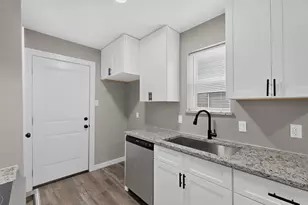 926 SE 3rd St, Grand Prairie, TX 75051 - Photo 8