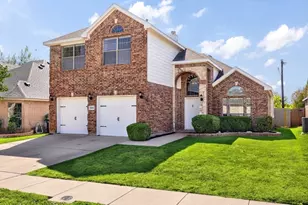 11208 Whispering Brook Ln, Fort Worth, TX 76140 - Photo 2