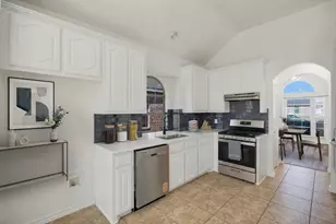 11208 Whispering Brook Ln, Fort Worth, TX 76140 - Photo 16