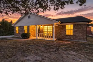 6922 Sayle St, Greenville, TX 75402 - Photo 4