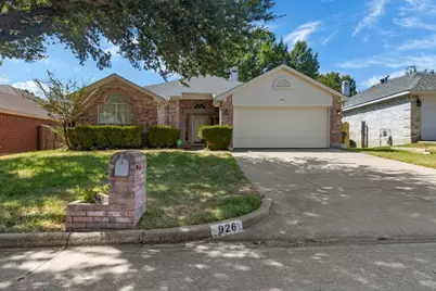 926 Wintercrest Court, Arlington, TX 76017 - Photo 2