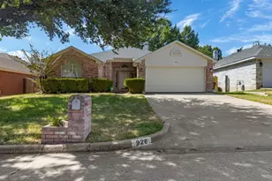926 Wintercrest Ct, Arlington, TX 76017 - Photo 2