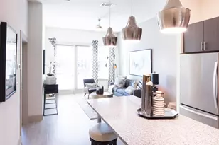 901 N Zang Blvd, Dallas, TX 75208 - Photo 1