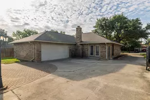 7813 Redwood Ct, North Richland Hills, TX 76182 - Photo 32