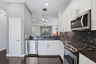 644 E Bluff St, Fort Worth, TX 76102 - Photo 6