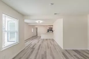 426 NE 29th St, Grand Prairie, TX 75050 - Photo 6