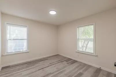 426 NE 29th Street, Grand Prairie, TX 75050 - Photo 18