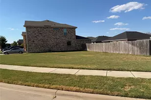 1808 Creekwood Dr, Cleburne, TX 76033 - Photo 2