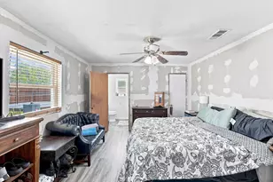 100 NW Jill Ann Dr, Burleson, TX 76028 - Photo 14