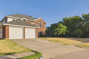 4503 Queenswood Dr, Grand Prairie, TX 75052 - Photo 2