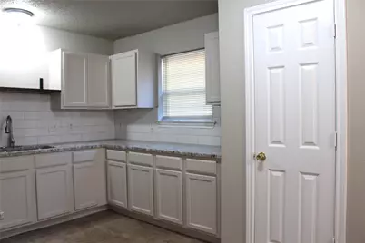 2001 San Antonio Street, Grand Prairie, TX 75051 - Photo 10