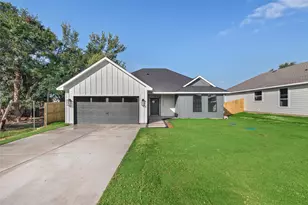 5404 Celina Ct, Granbury, TX 76048 - Photo 1