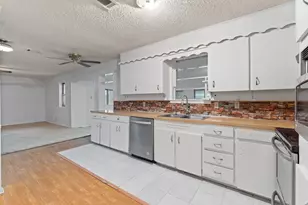 3016 E Renfro St, Burleson, TX 76028 - Photo 10