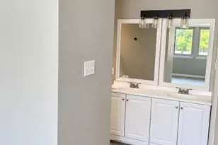 7426 Elderberry Ln, Dallas, TX 75249 - Photo 26