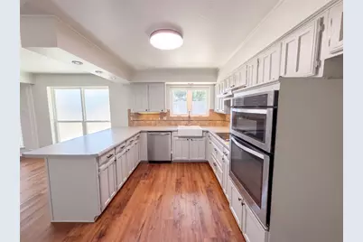 1208 Hillcrest Drive, Euless, TX 76039 - Photo 10