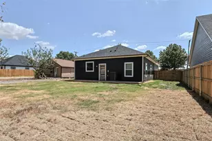 609 N Getzendaner Ave, Waxahachie, TX 75165 - Photo 2