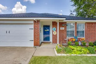 161 Adams Dr, Crowley, TX 76036 - Photo 4