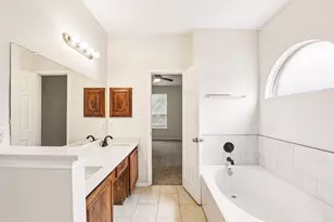 4506 Stirling Dr, Garland, TX 75043 - Photo 10