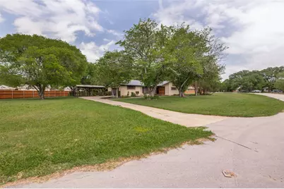 1533 E Springcrest Circle, Lancaster, TX 75134 - Photo 4