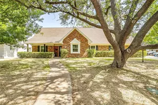1701 Larkspur Dr, Arlington, TX 76013 - Photo 1