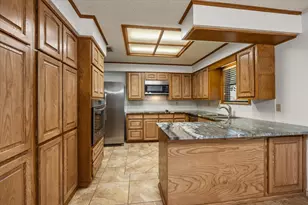 1812 N Cypress Ave, Stephenville, TX 76401 - Photo 6