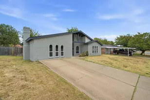 912 Kelley Dr, Everman, TX 76140 - Photo 2