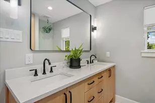 9553 Estate Ln, Dallas, TX 75238 - Photo 10