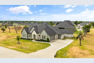 2703 Village Road, Granbury, TX 76049 - Photo 2