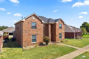 4413 Stirling Dr, Garland, TX 75043 - Photo 2