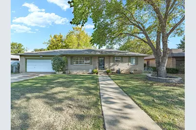 209 W Avenue K, Midlothian, TX 76065 - Photo 1