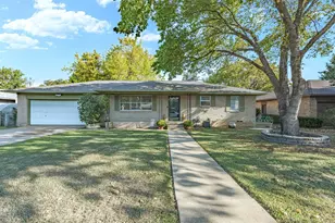 209 W Avenue K, Midlothian, TX 76065 - Photo 1