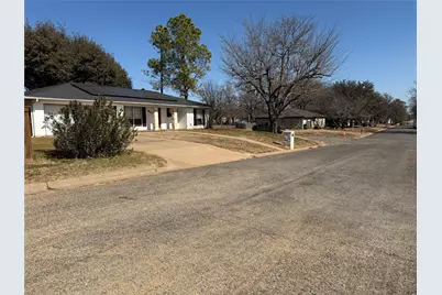 2817 NE 11th Street, Mineral Wells, TX 76067 - Photo 4