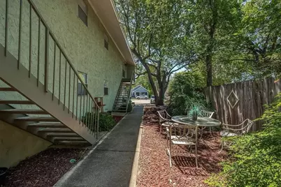 627 Texas Street, Denton, TX 76209 - Photo 10