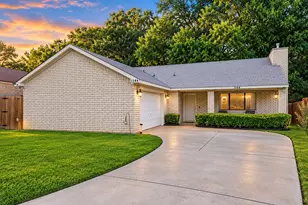 1144 Castlewood Ct, DeSoto, TX 75115 - Photo 1