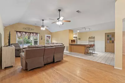 649 Parkridge Boulevard, Burleson, TX 76028 - Photo 8