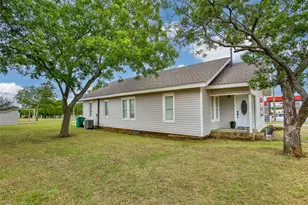 322&410 E Division St, Muenster, TX 76252 - Photo 4
