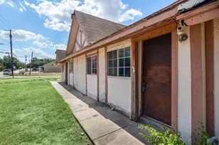 612 Meadow Park Dr, White Settlement, TX 76108 - Photo 2